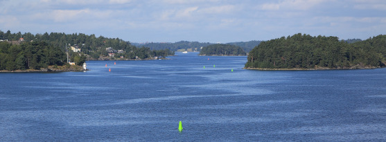 Bilden visar en farled i Stockholms skärgård