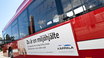 Bilden visar sidan på en SL-buss. 